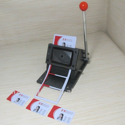Giới thiệu sơ lược về qui trình làm thẻ nhựa từ máy bế thẻ nhựa (máy cắt thẻ nhựa PVC)